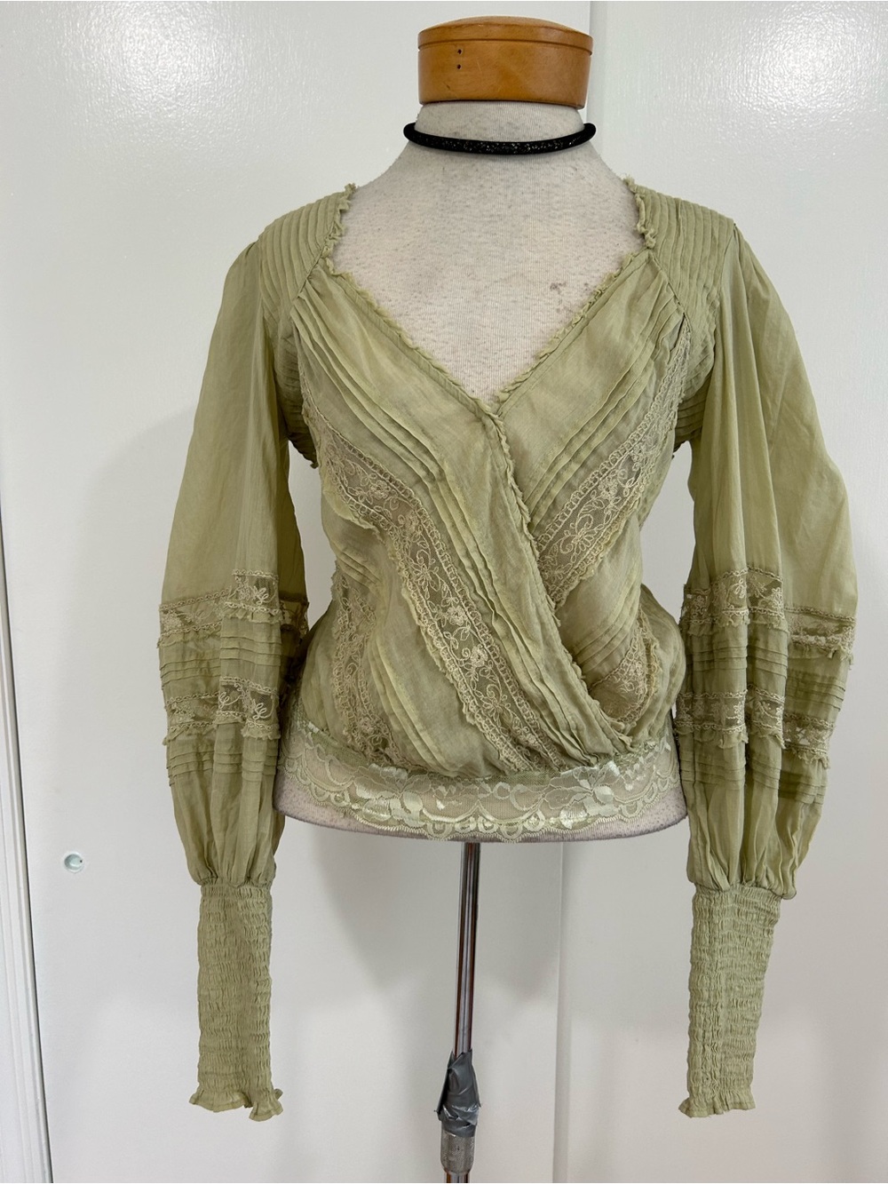 Free People The Eloise Sexy Lace Smocked Cuffs Balloon sleeves Boho Lace